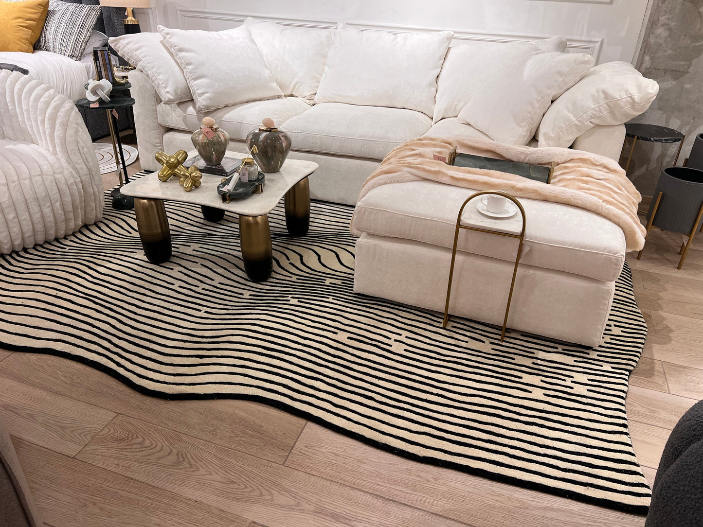 Beluga Tufted Design 55 Ivory Black
