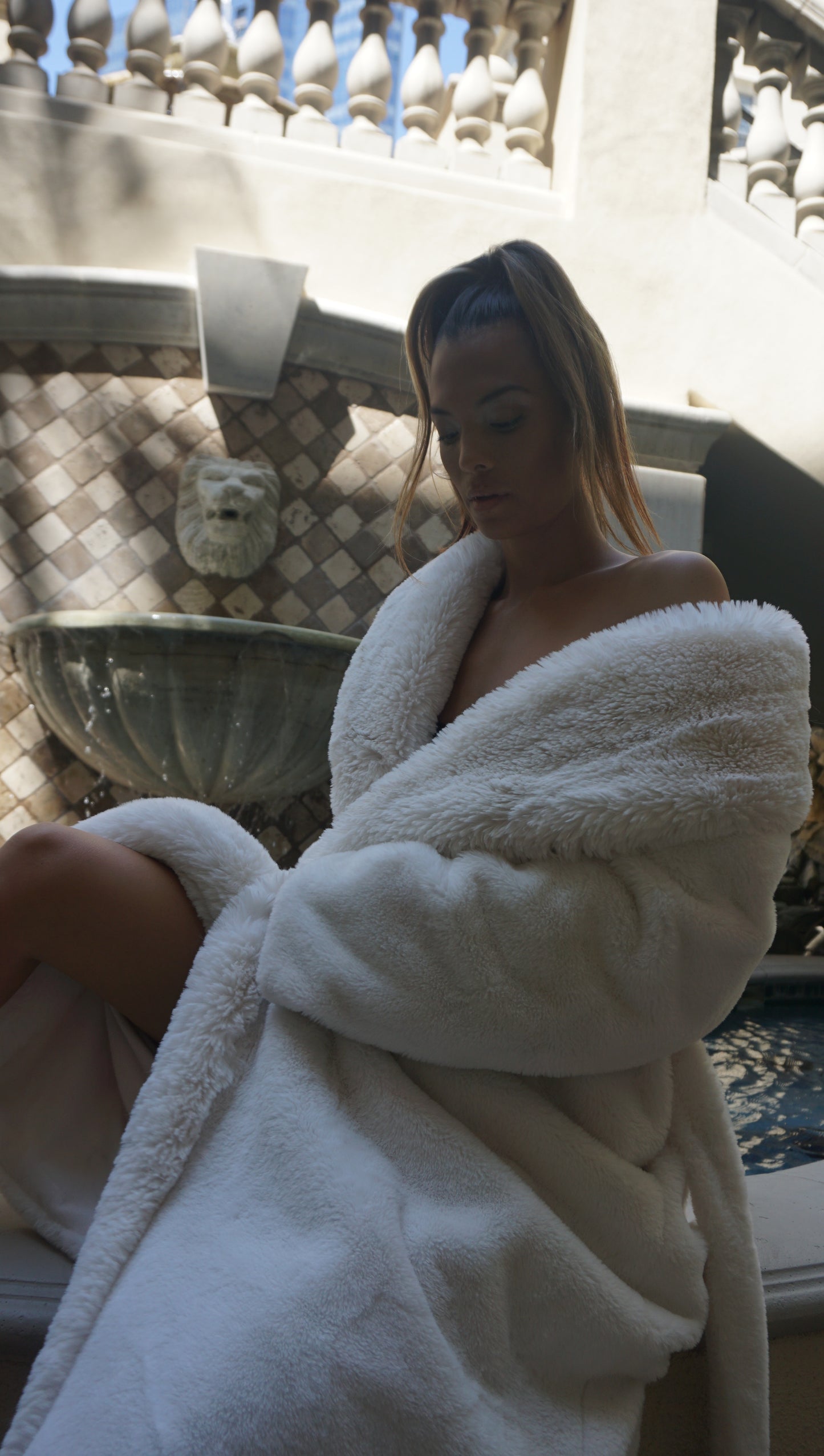 Faux Fur Luxury Long Sleeve Robe / Coat Off White