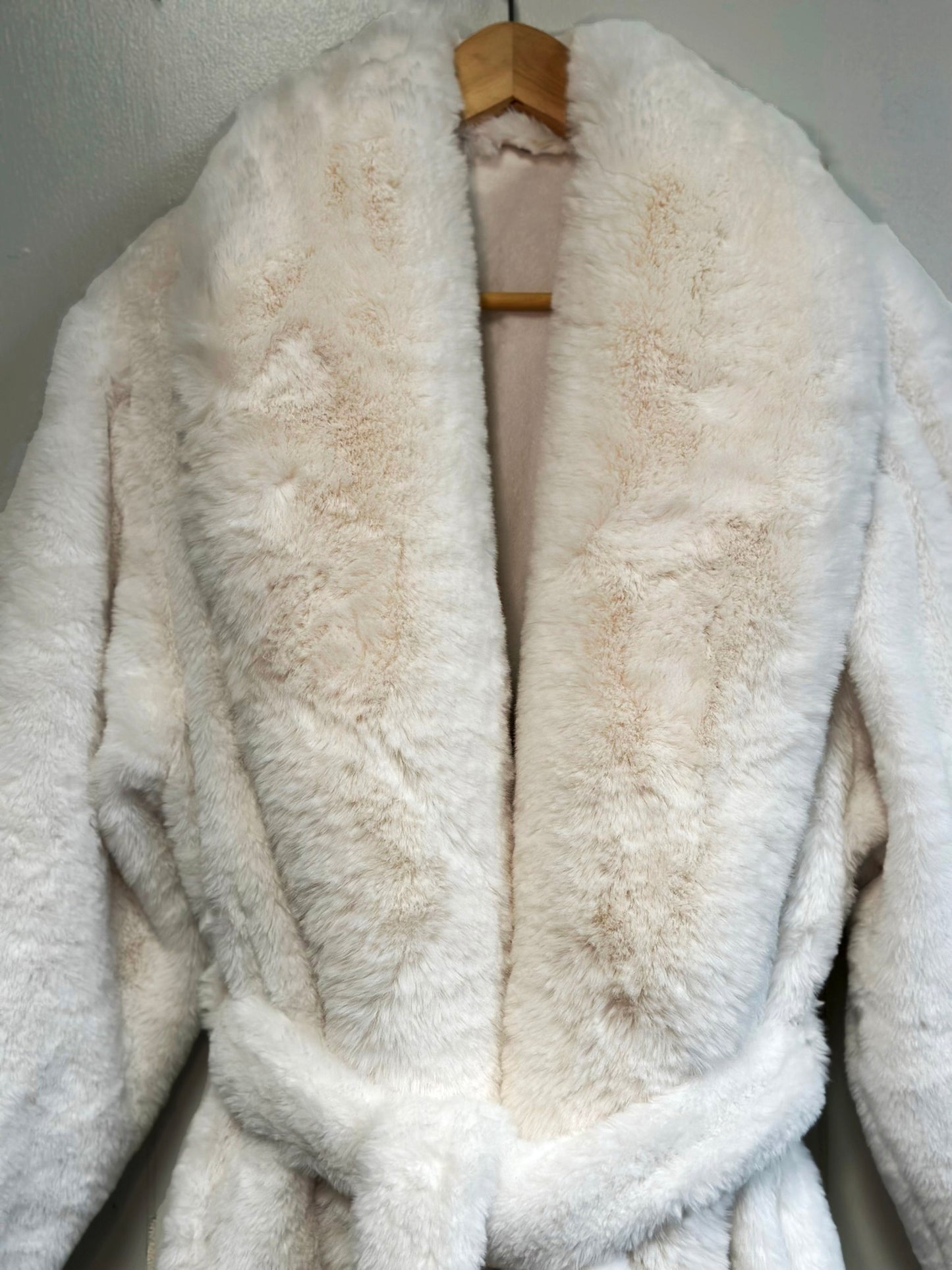Faux Fur Luxury Long Sleeve Robe / Coat Off White