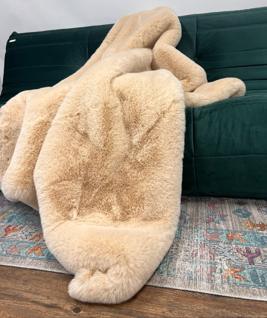 Luxe Beige Chinchilla Faux Fur Throw Blanket – Ultra-Soft Plush Bedspread