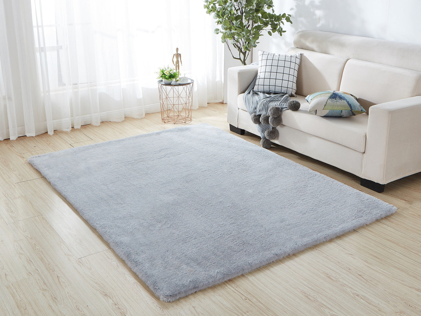 Machine-Made Faux Fur Rug