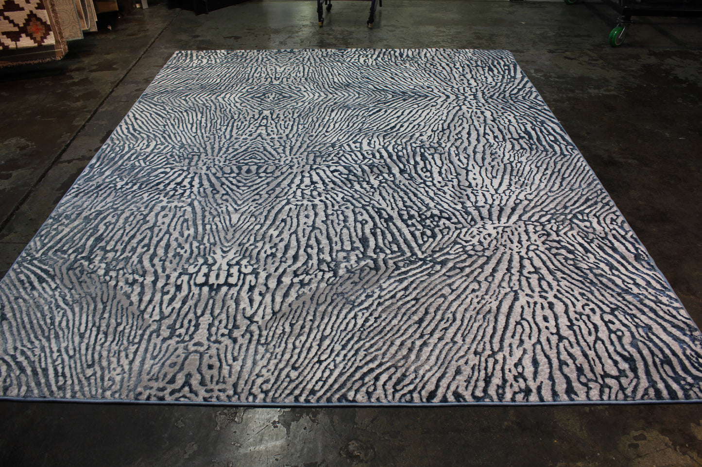 Soft Shiny Cozy Comfort Abstract Navy Blue Ivory Design Area Rug/ Carpet
