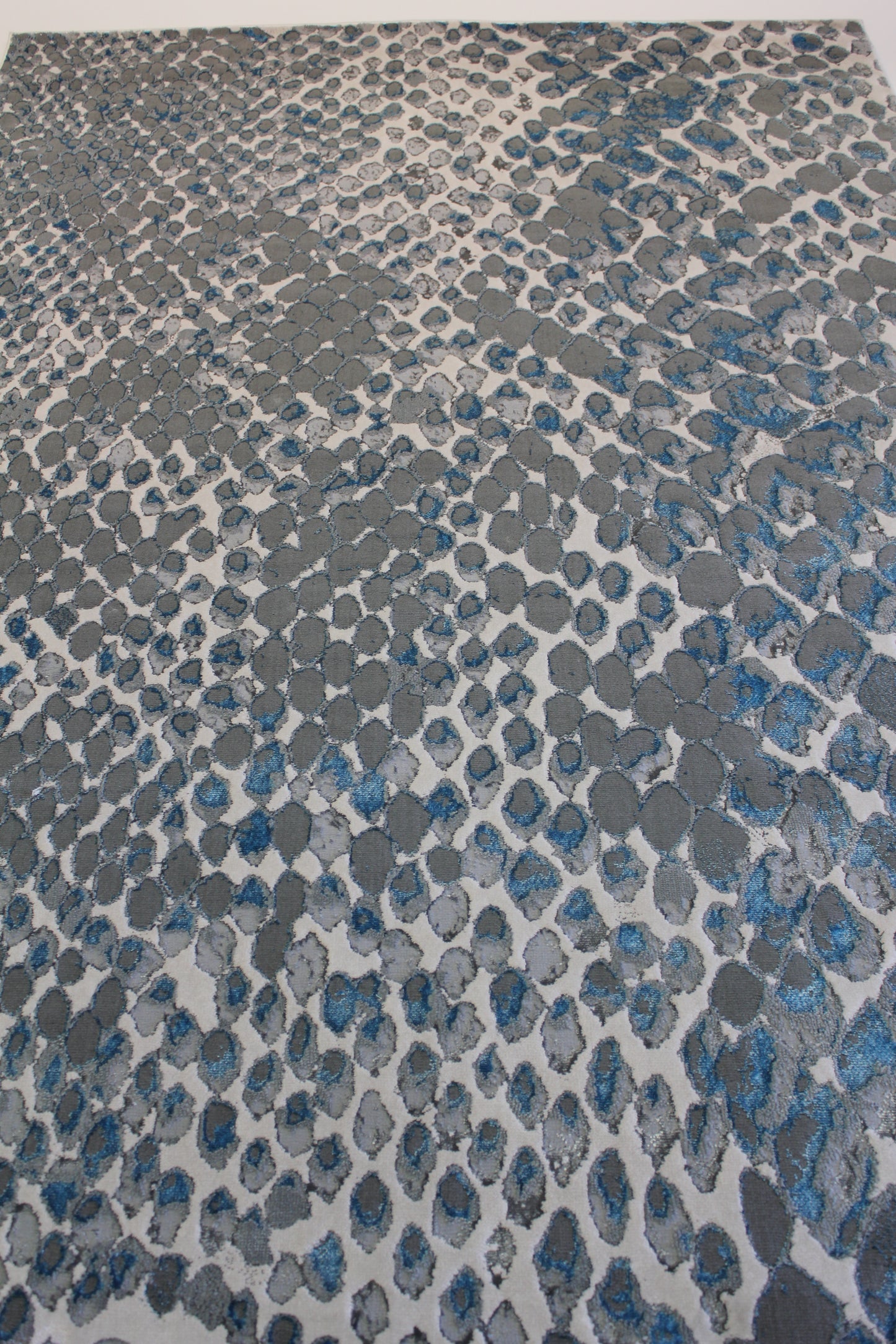 Silver Shimmery Changing Color Gray Aqua Blue Soft Cozy Area Rug/Carpet