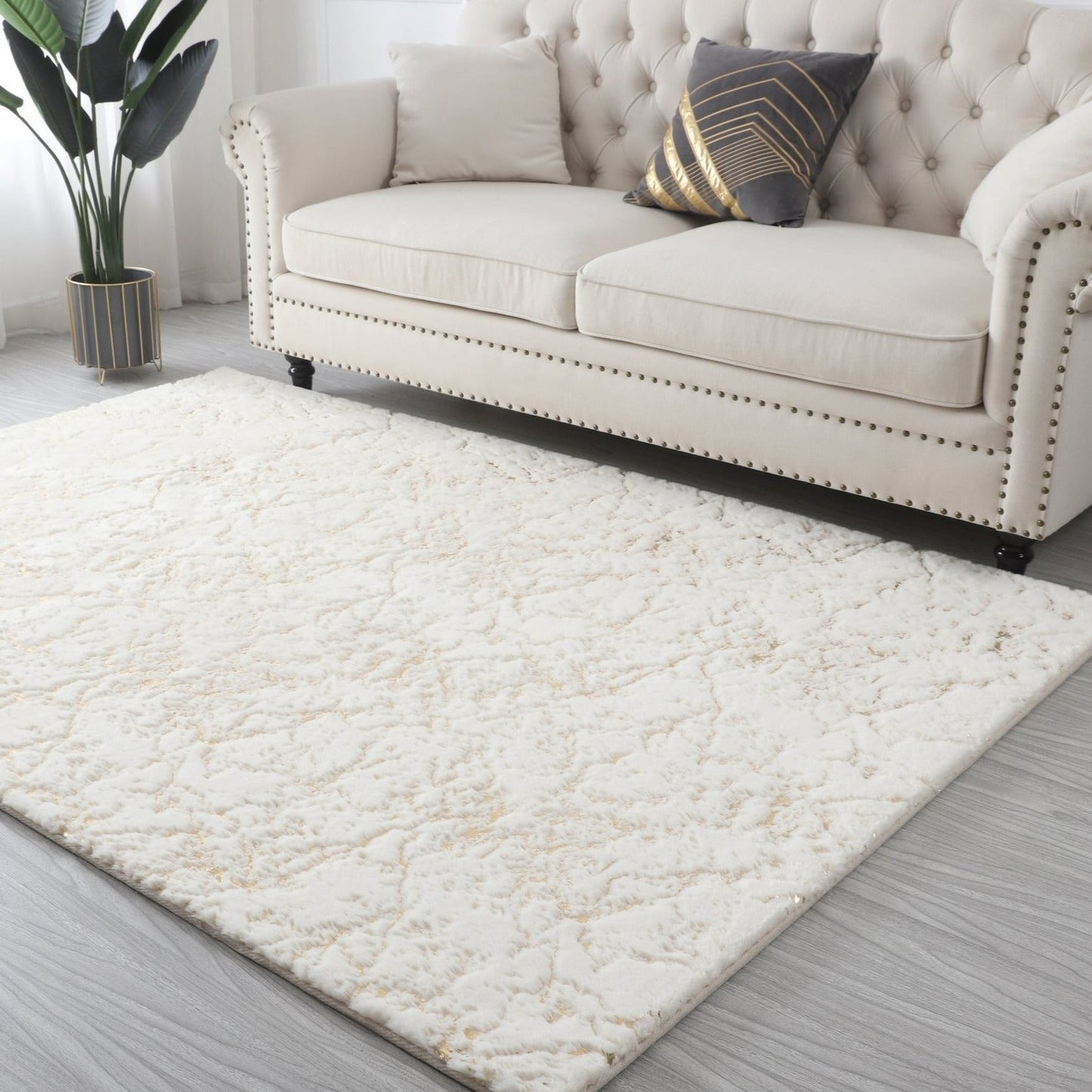 Golden White Shimmery Soft Cozy Fuzzy Faux Fur Area Rug/Carpet