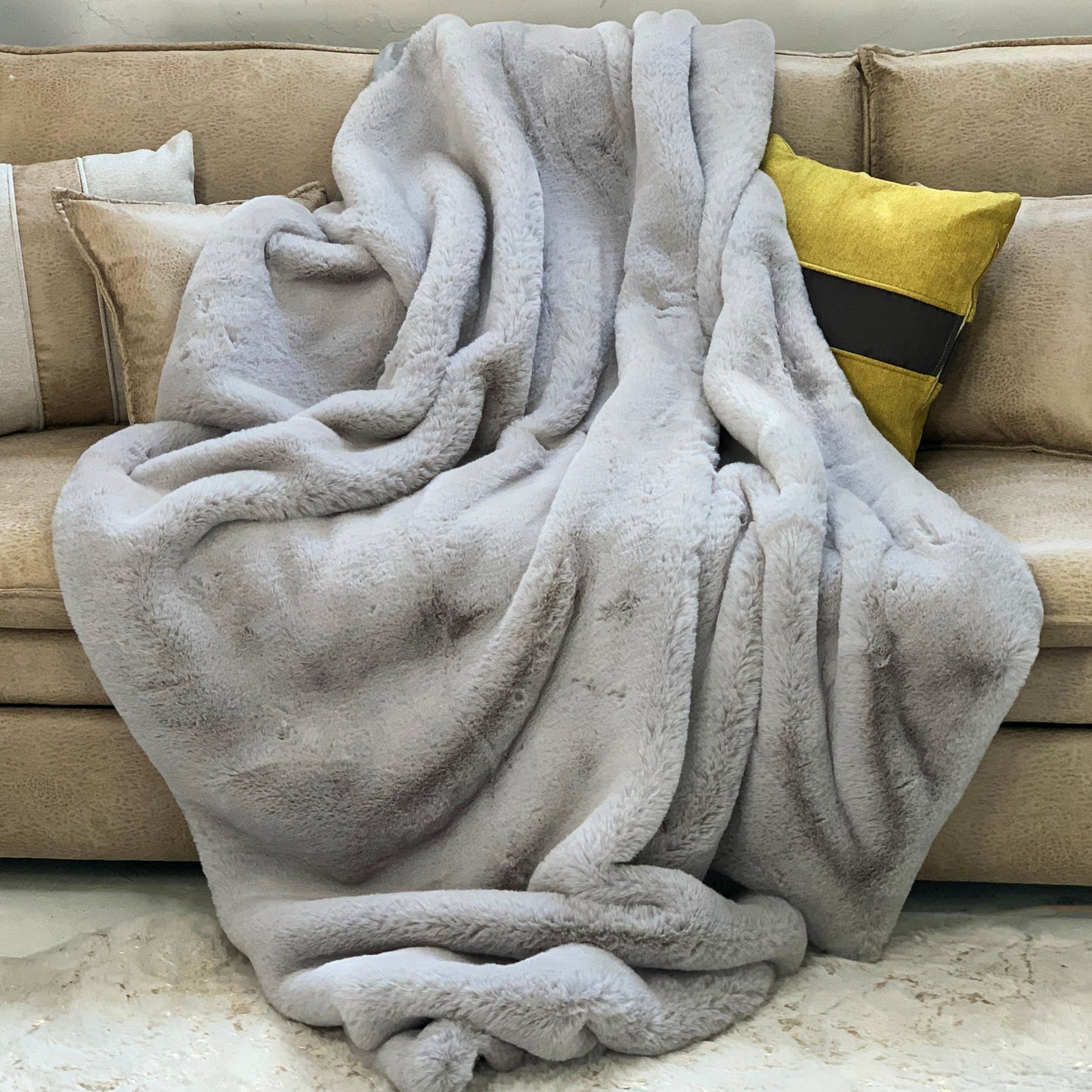 Chinchilla Faux Fur Throw Silver Color 60"x80"