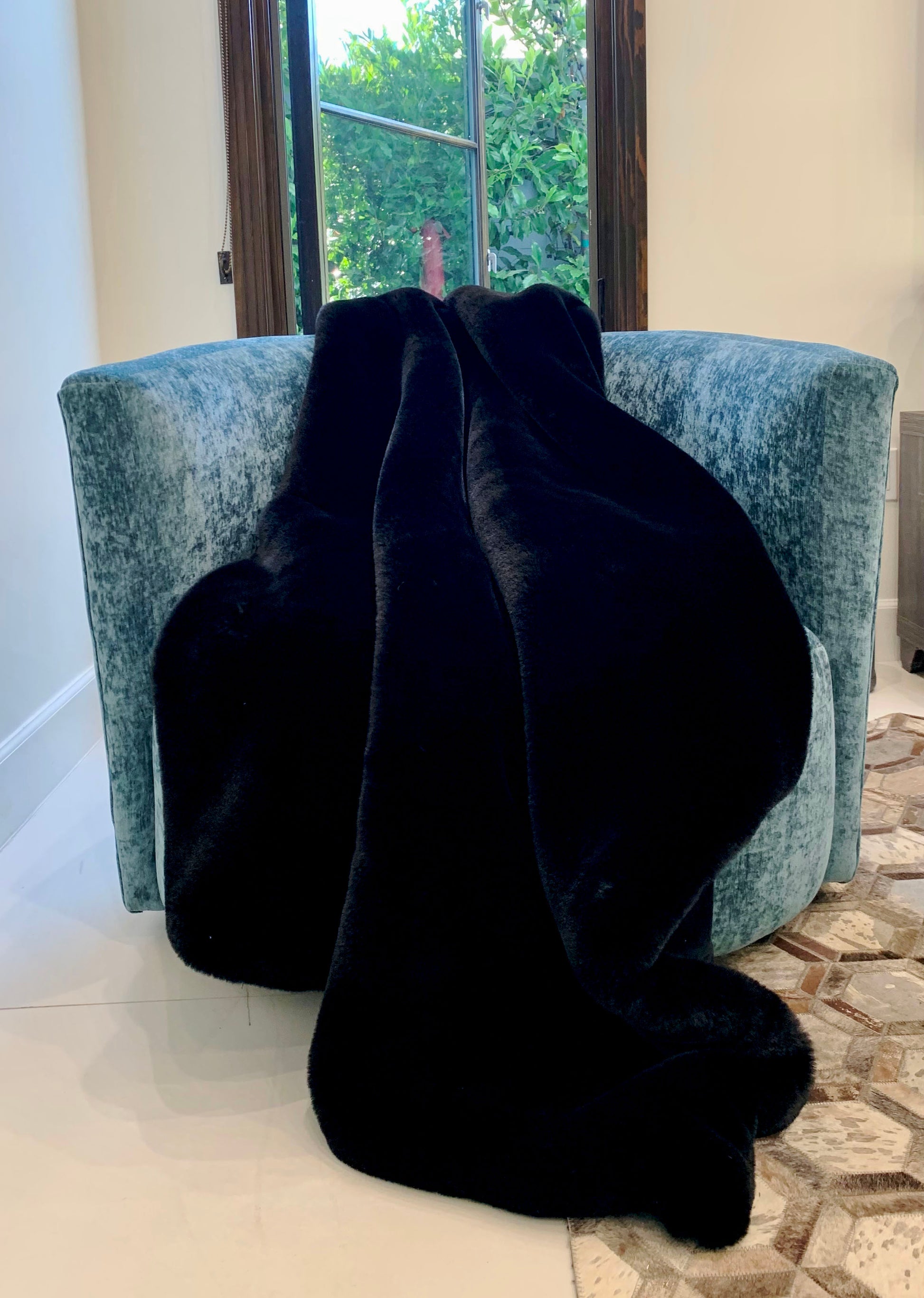 Chinchilla Faux Fur Throw Blanket Black