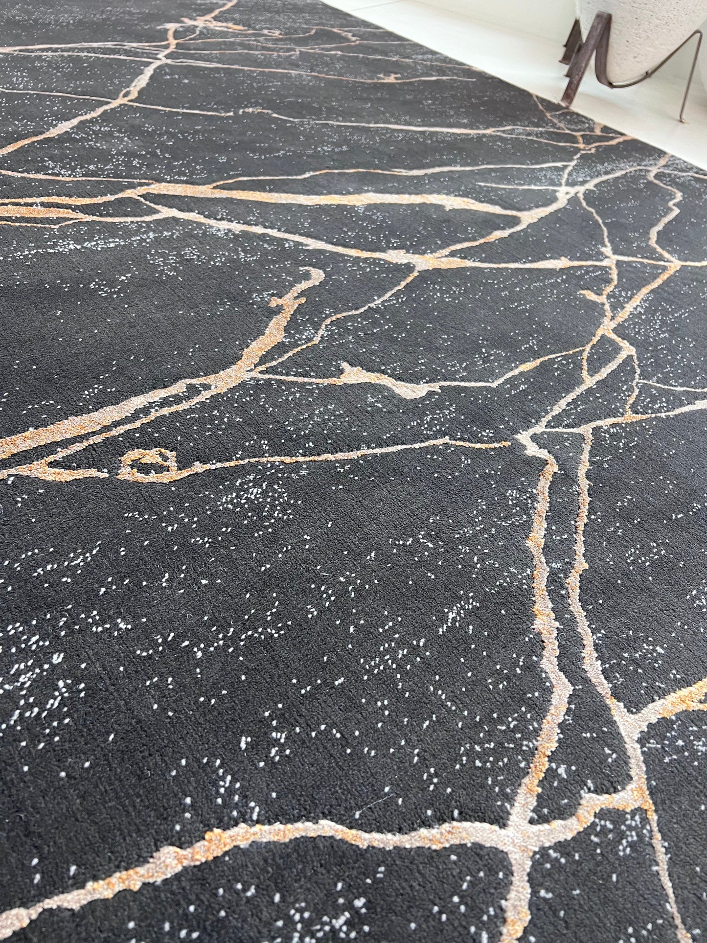 Dynamic Color-Shifting Foldable Flat Weave Area Rug - Transform Your Space!