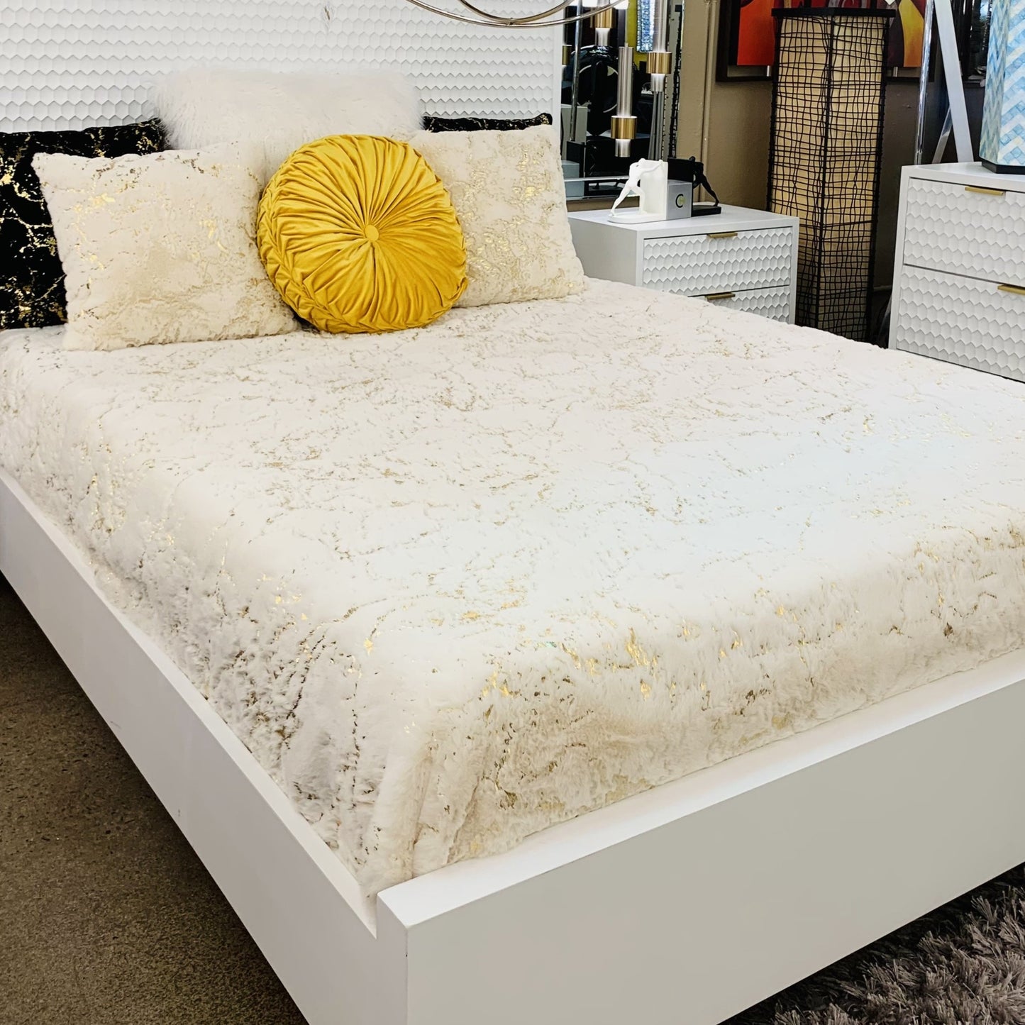 Golden Faux Fur Shine Cozy Shimmery Soft Fuzzy Blanket/ Coverlet/Quilt Cal King/Eastern King