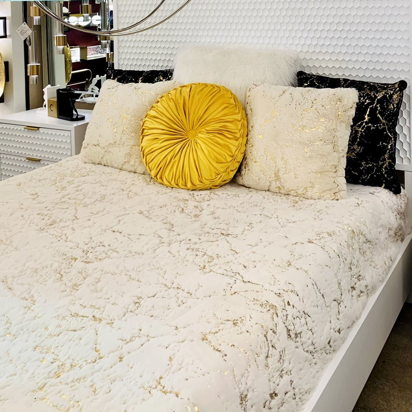Golden Faux Fur Shine Cozy Shimmery Soft Fuzzy Blanket/ Coverlet/Quilt Cal King/Eastern King