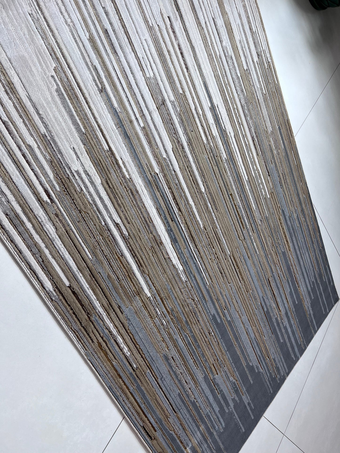 Polyester Silver with Gold Viscose Blend Geometric Design Rug/Carpet - Style# Maximus 241 - Color-Changing Flat Weave Rug