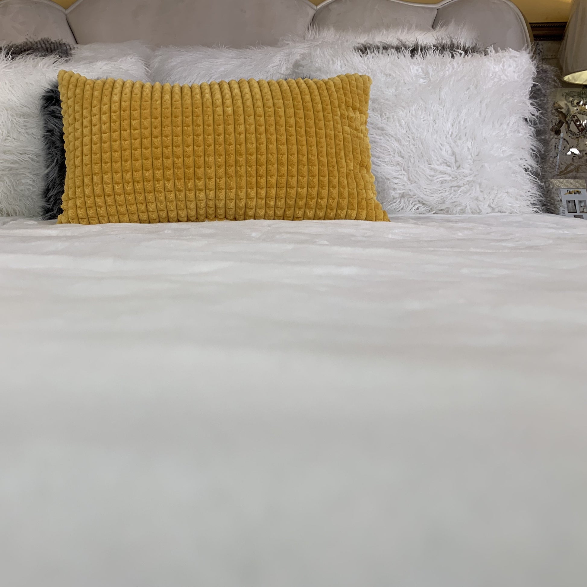 Soft Cozy Faux Fur Blanket/Coverlet/ Quilt/Bedcover/Throw in Off White