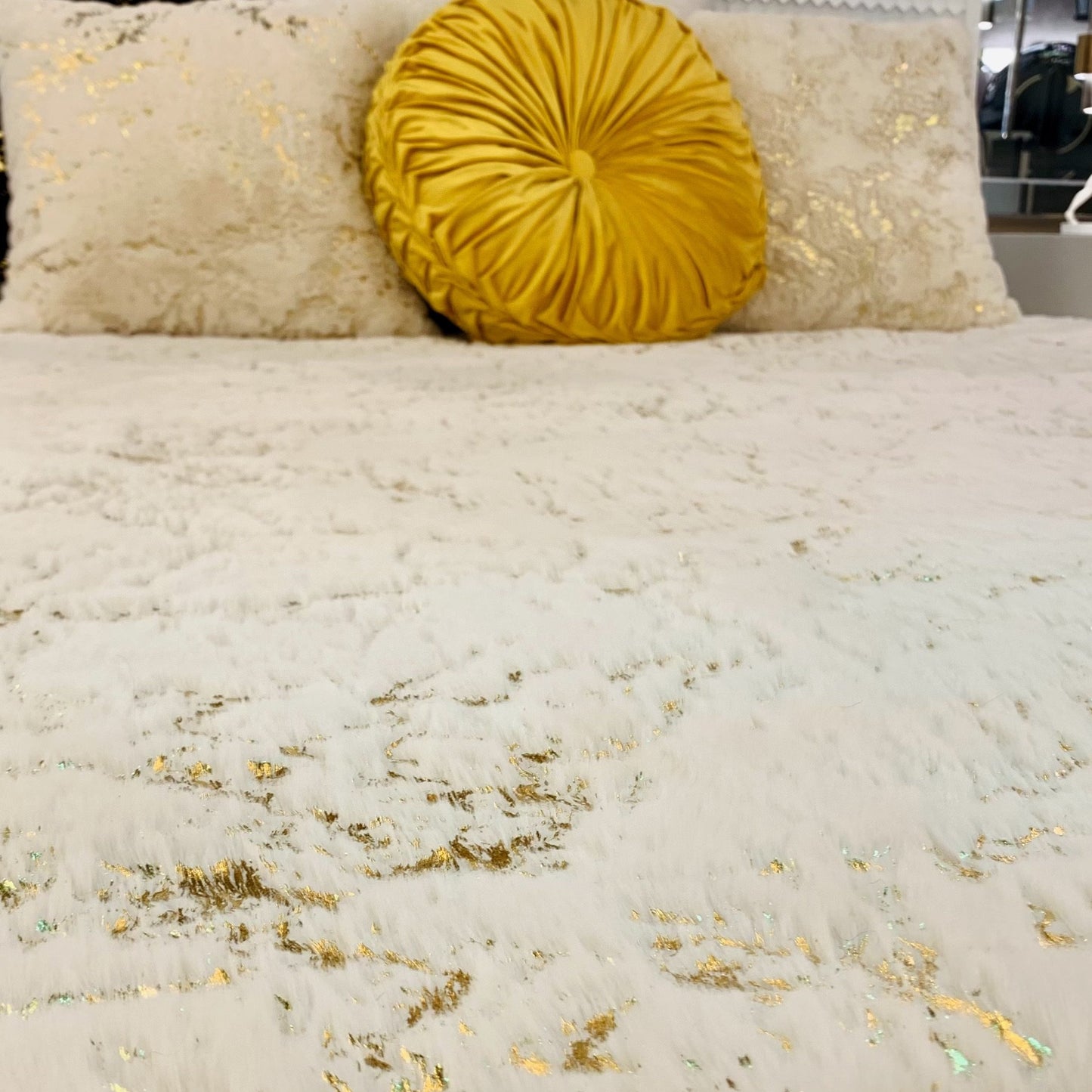 Golden Faux Fur Shine Cozy Shimmery Soft Fuzzy Blanket/ Coverlet/Quilt Cal King/Eastern King