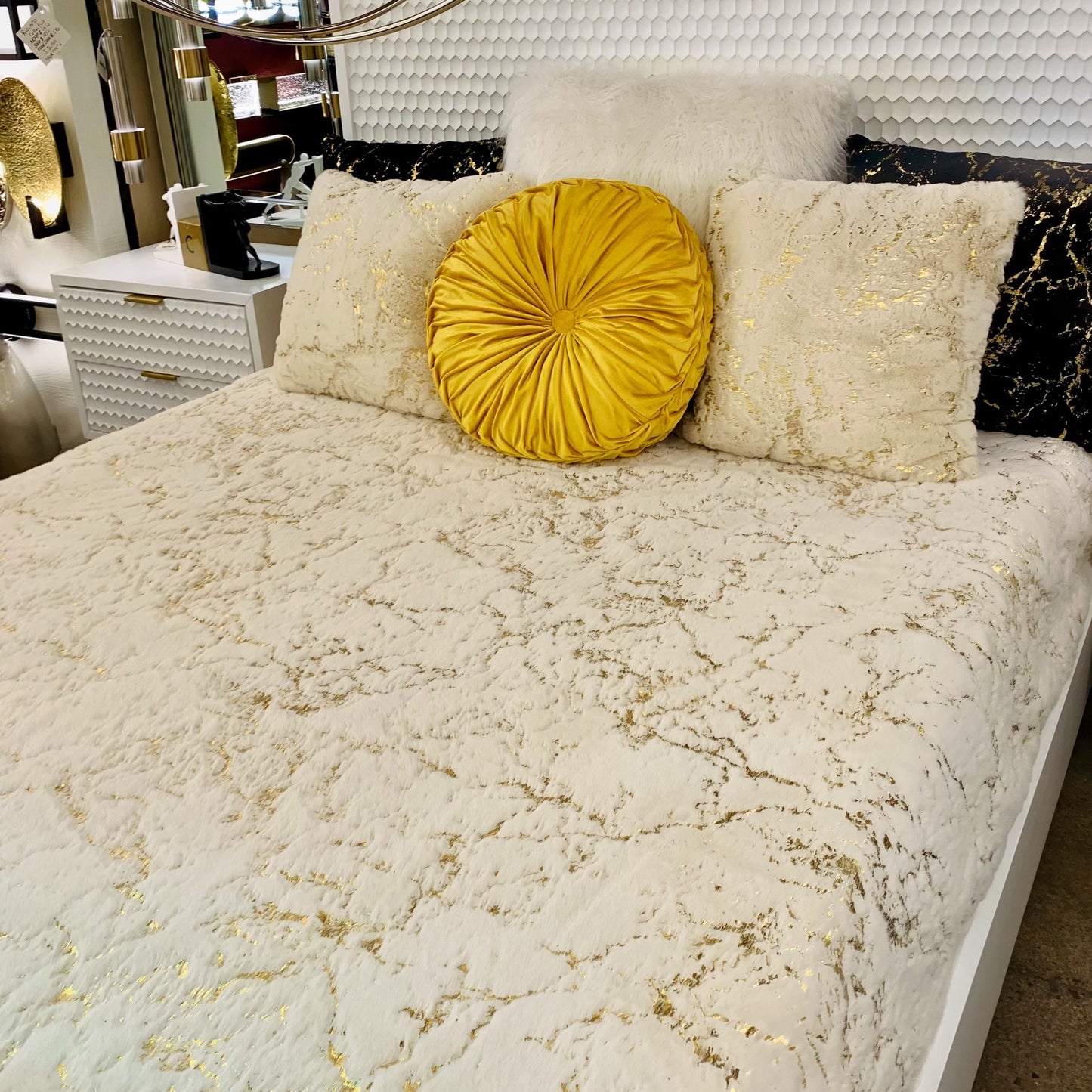 Golden Faux Fur Shine Cozy Shimmery Soft Fuzzy Blanket/ Coverlet/Quilt Cal King/Eastern King