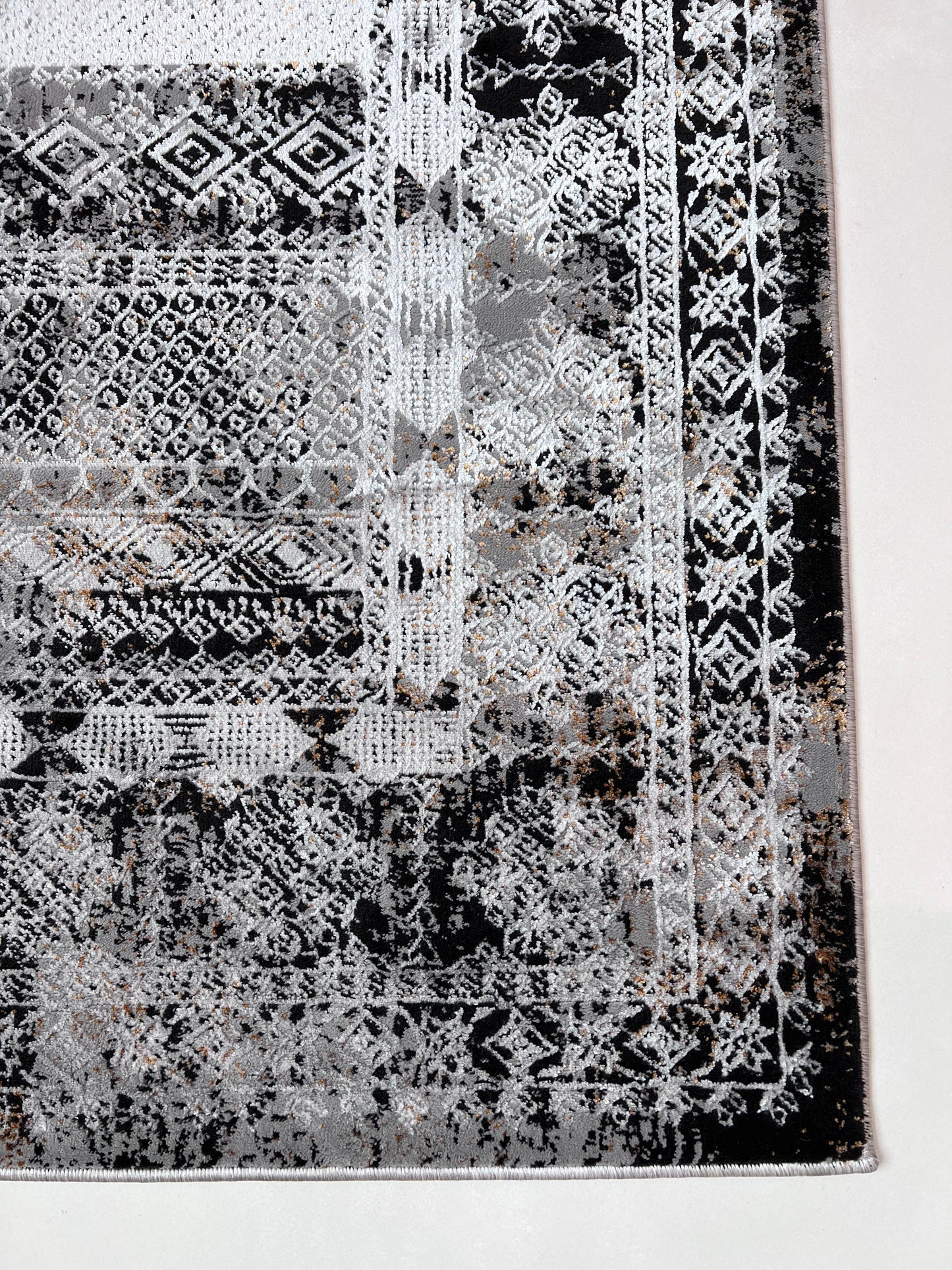 Chromatic Elegance: Foldable Flat Weave Area Rug with Shifting Hues