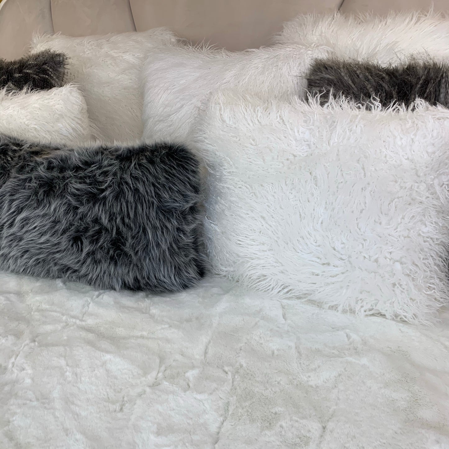 Soft Cozy Faux Fur Blanket/Coverlet/ Quilt/Bedcover/Throw in Off White