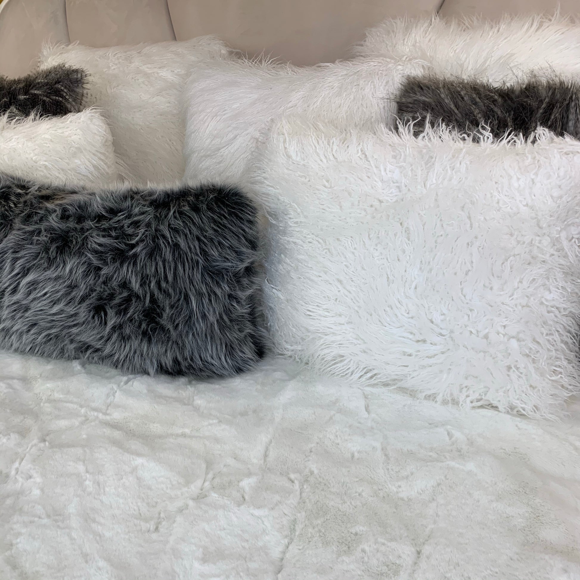 Soft Cozy Faux Fur Blanket/Coverlet/ Quilt/Bedcover/Throw in Off White