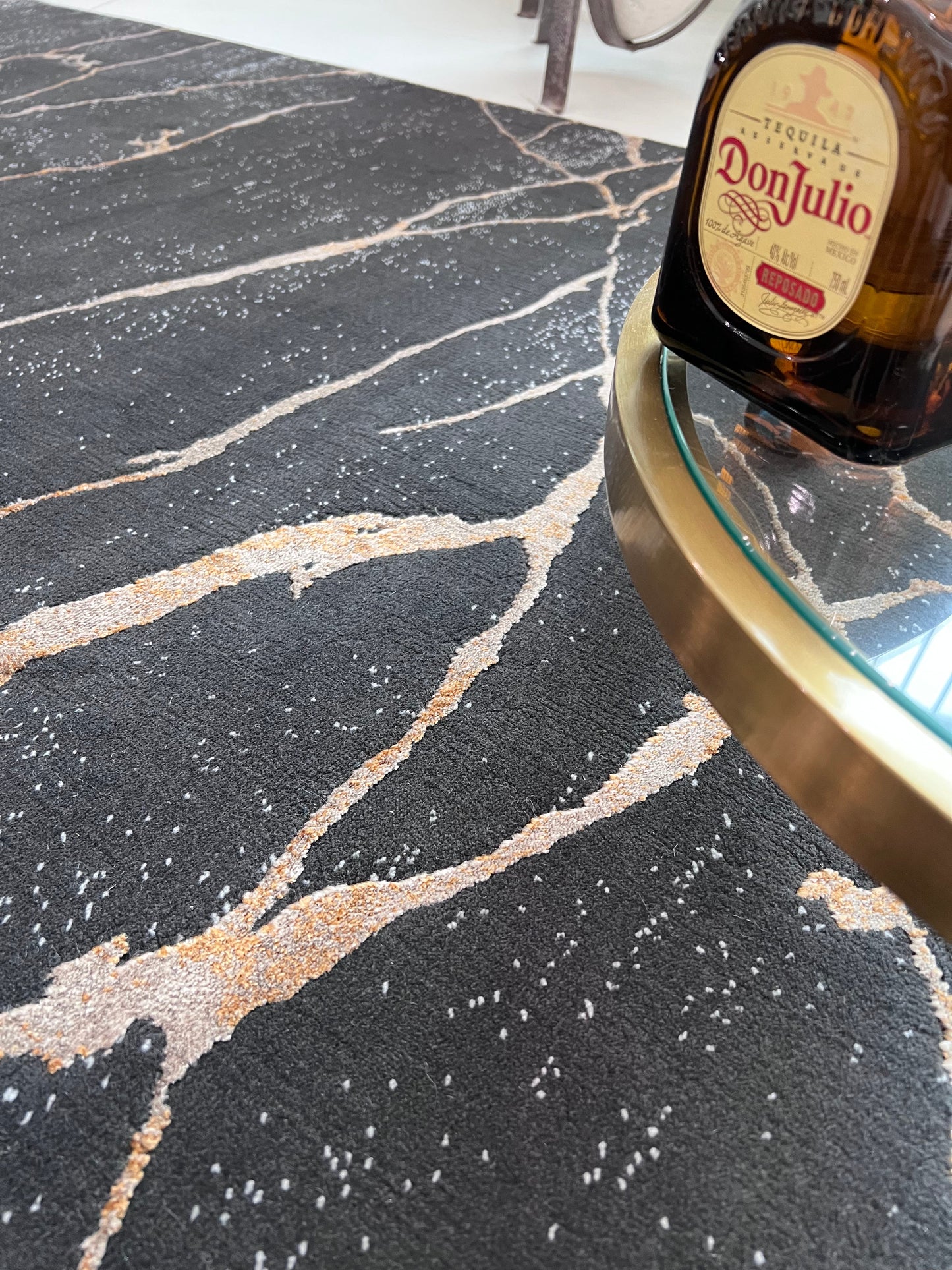 Dynamic Color-Shifting Foldable Flat Weave Area Rug - Transform Your Space!