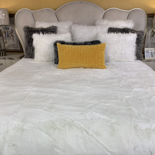 Soft Cozy Faux Fur Blanket/Coverlet/ Quilt/Bedcover/Throw in Off White
