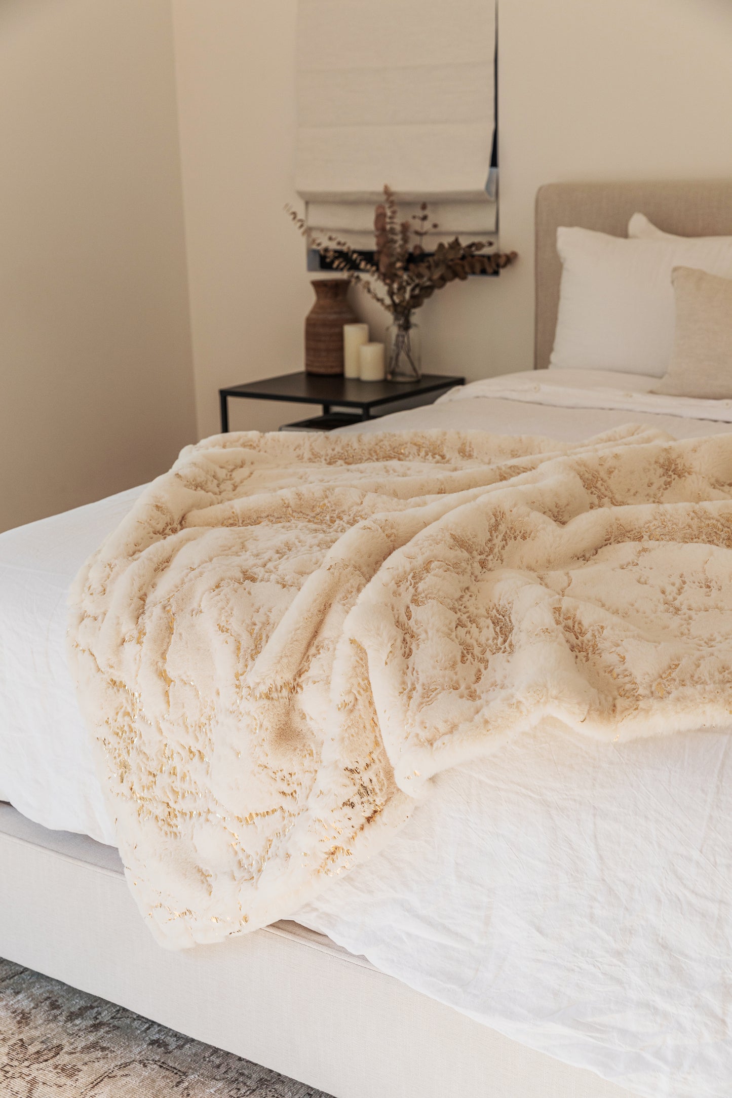 Golden Faux Fur Shine Cozy Shimmery Soft Fuzzy Blanket/ Coverlet/ Quilt/ Throw/ Bedspread/ Bedcover