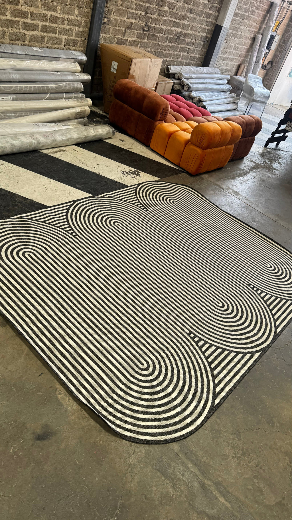Black & Ivory Geometric Indoor/Outdoor Rug with Organic Live Edge.