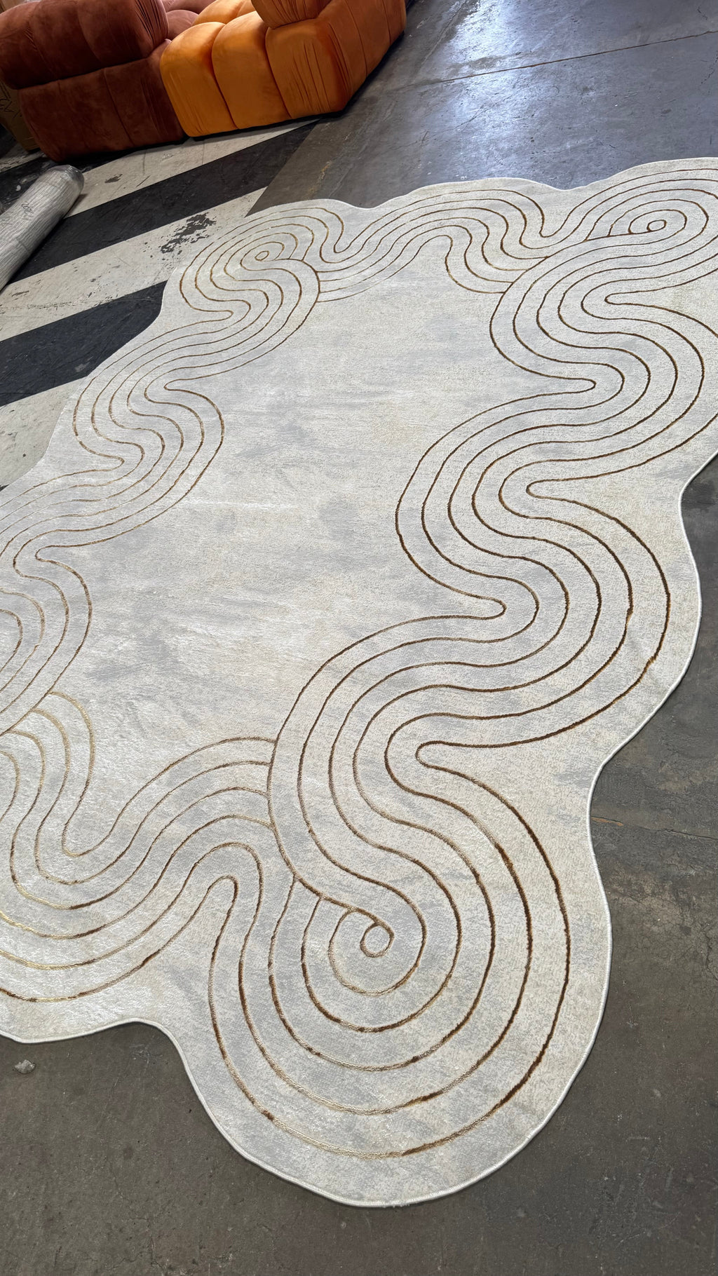 Chic cream Rug with Metallic Gold Accents – Designer Geometric Edge Style - Z325B (POL801)