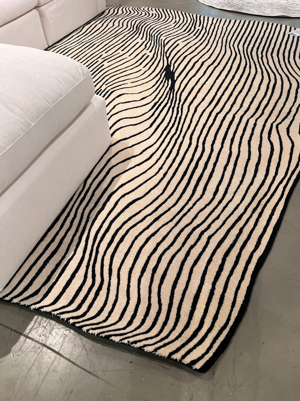 Beluga Tufted Design 55 Ivory Black