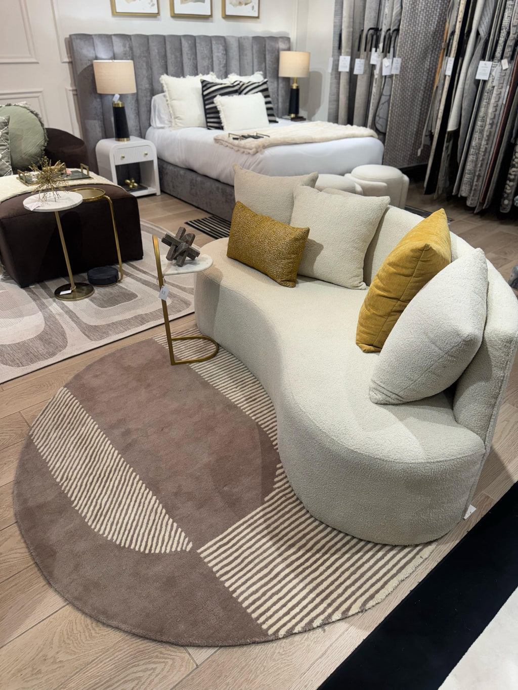 Beluga Tufted Design 61 Ivory Lt. Grey Round