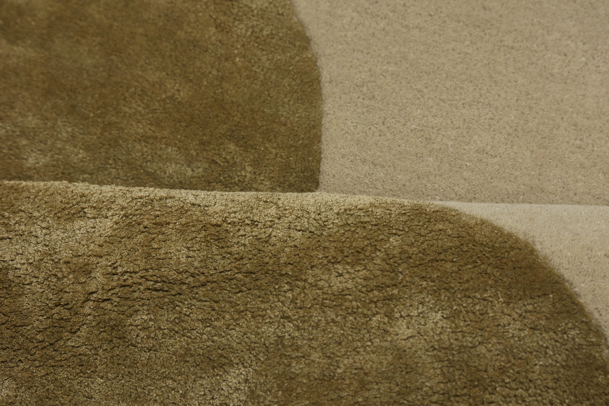 Hand-Tufted Ivory Gold Wool & Viscose Area Rug | Beluga Design 43