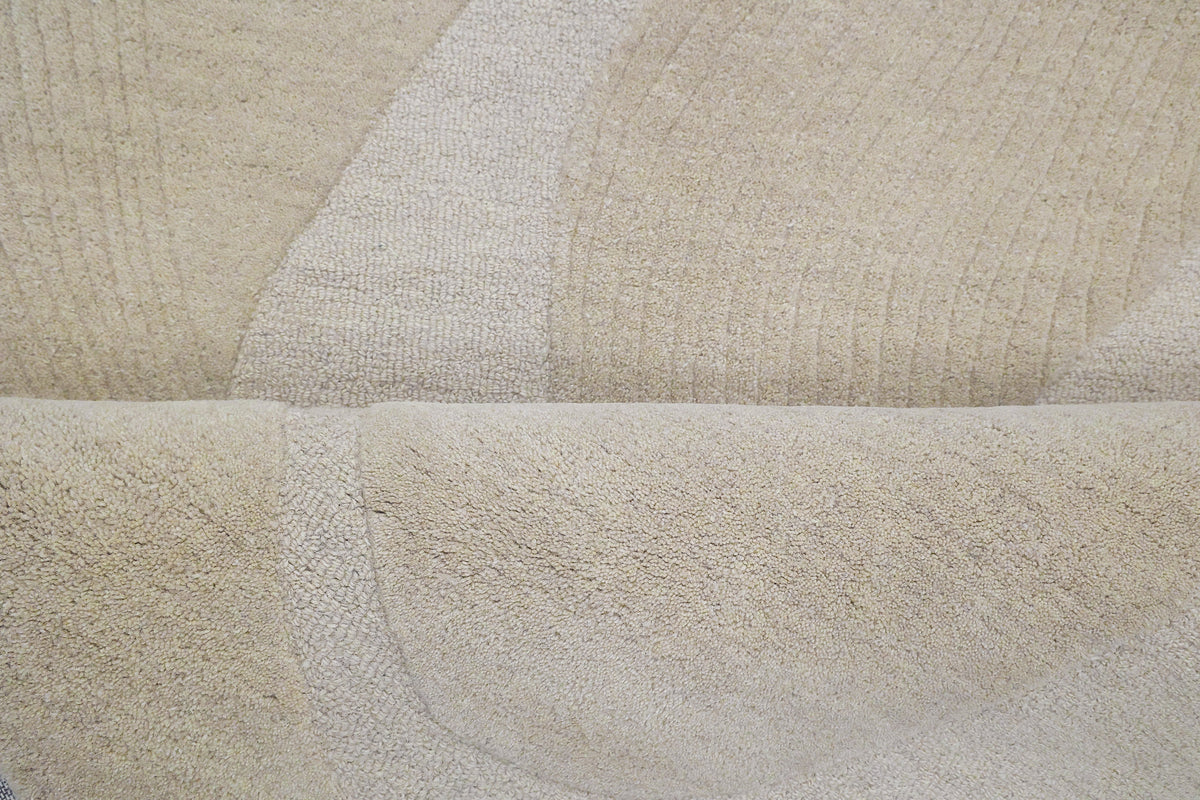 Hand-Tufted Ivory Wool Area Rug | Beluga Design 81