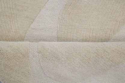 Hand-Tufted Ivory Wool Area Rug | Beluga Design 81