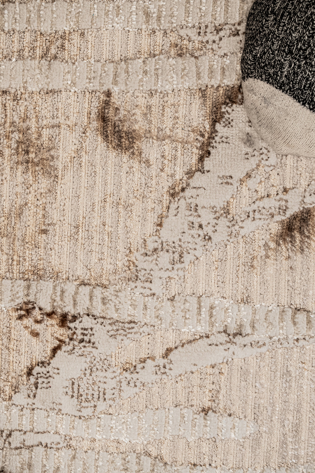 Cream Rug with Subtle Bronze Abstract Design in Viscose Finish - KAI 209