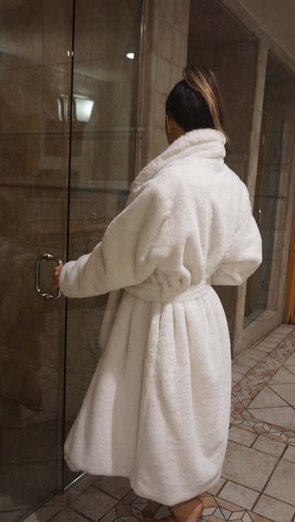 Faux Fur Luxury Long Sleeve Robe / Coat Off White
