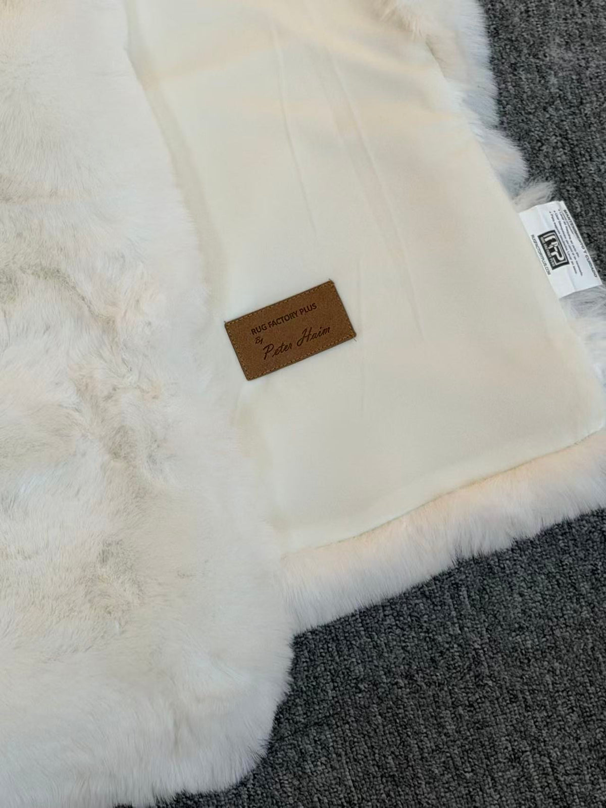 Luxury Chinchilla-Style Faux Fur Throw Blanket – Pure-White