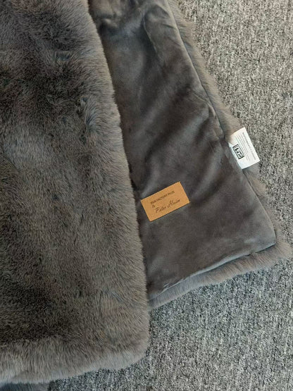 Luxe Smokey Gray Chinchilla Faux Fur Throw Blanket – Ultra-Soft Plush Warmth