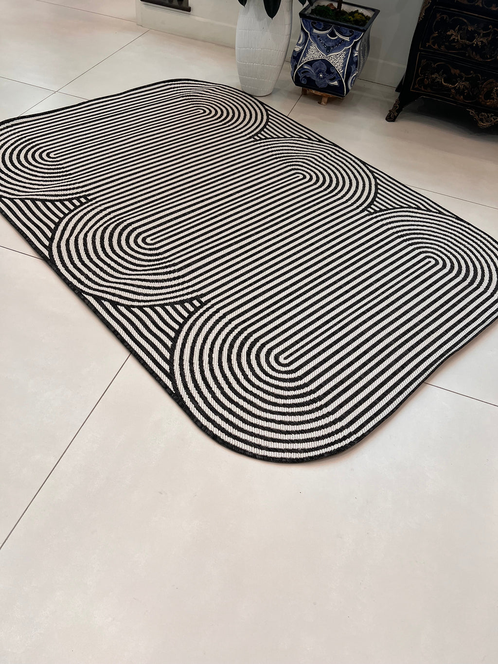 Black & Ivory Geometric Indoor/Outdoor Rug with Organic Live Edge.