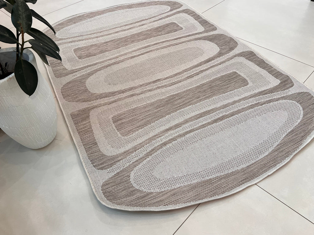 Sandy Texture Rug Two-Tone Sandy Beige Rug with Organic Live Edge Design. – Makymo