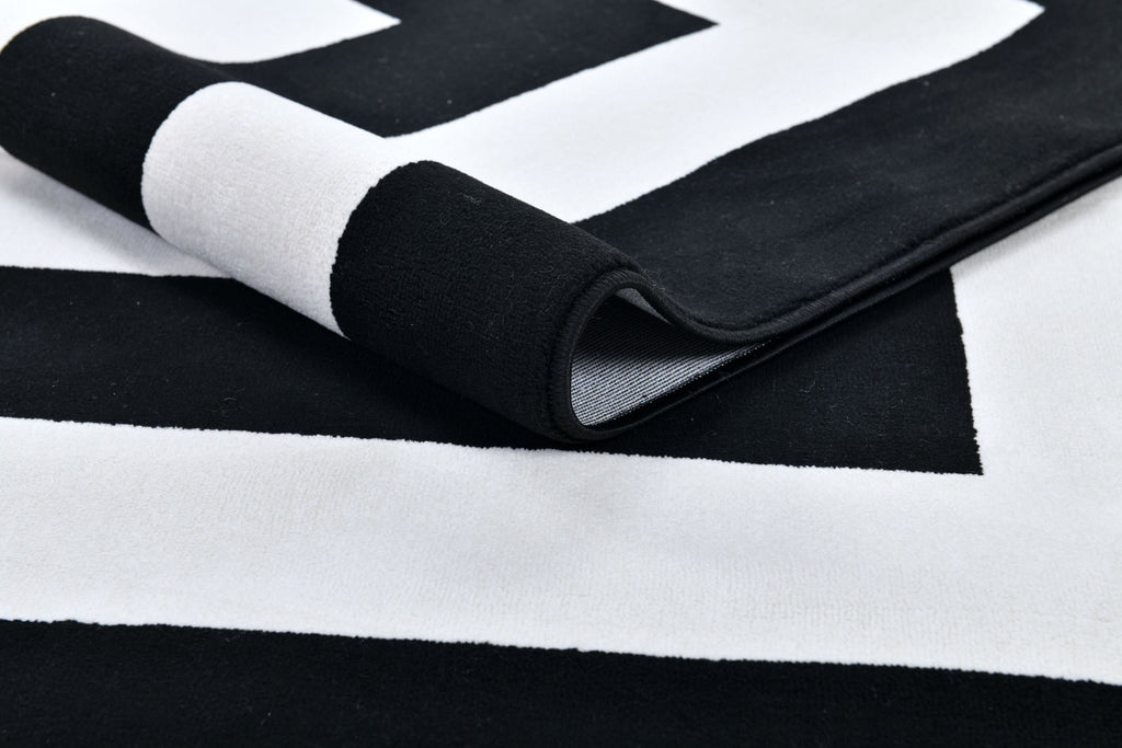 Black & White Geometric Square Area Rug – Soft Texture, Modern Design - Z341A (POL811)