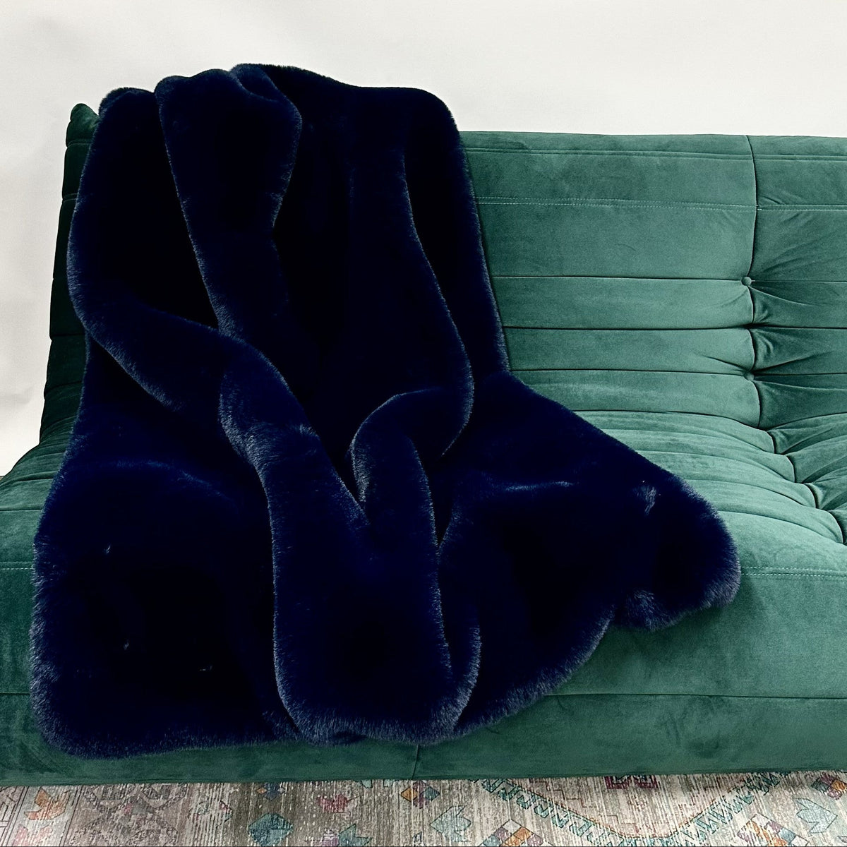 Luxe Dark Indigo Chinchilla Faux Fur Throw Blanket – Ultra-Soft Plush Warmth