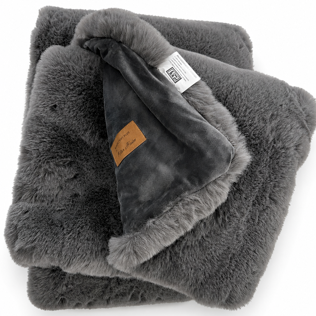 Luxe Smokey Gray Chinchilla Faux Fur Throw Blanket – Ultra-Soft Plush Warmth