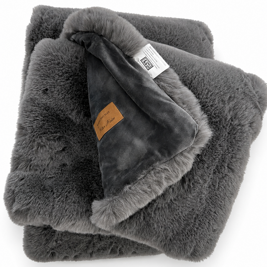 Luxe Smokey Gray Chinchilla Faux Fur Throw Blanket – Ultra-Soft Plush Warmth
