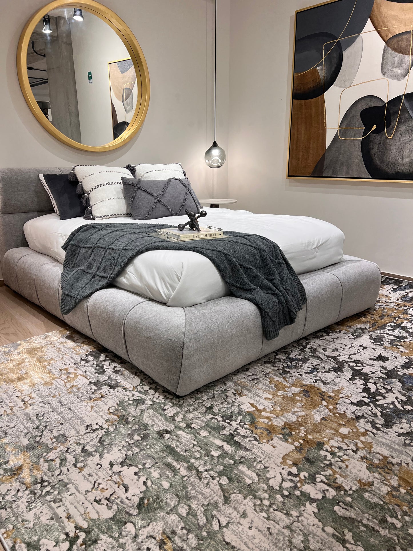 Dynamic Color-Shifting Foldable Flat Weave Area Rug for Stylish Interiors