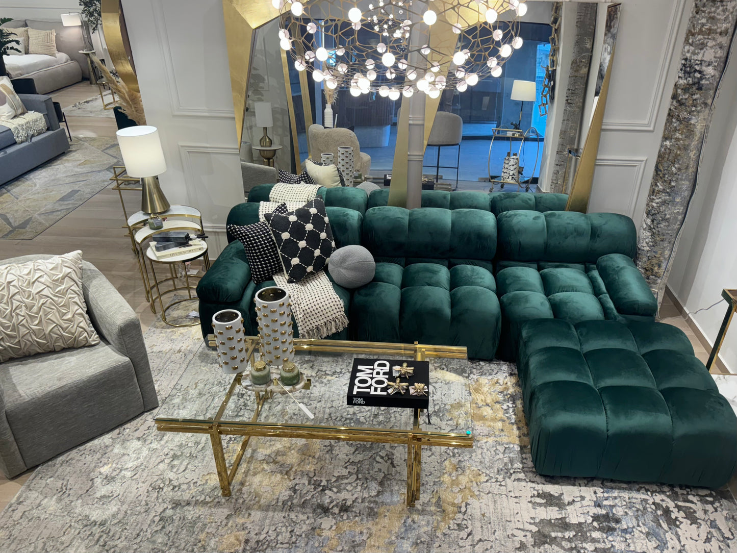 Dynamic Color-Shifting Foldable Flat Weave Area Rug for Stylish Interiors