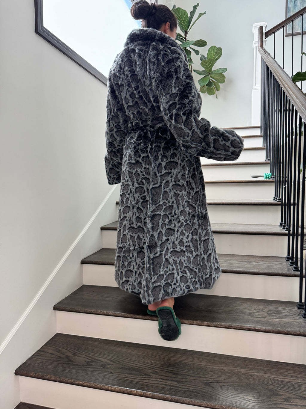 Elegant Luxurious Soft Faux Mink Robe – Indoor/Outdoor Wear, Unisex - MINKO 12 Black Leopard