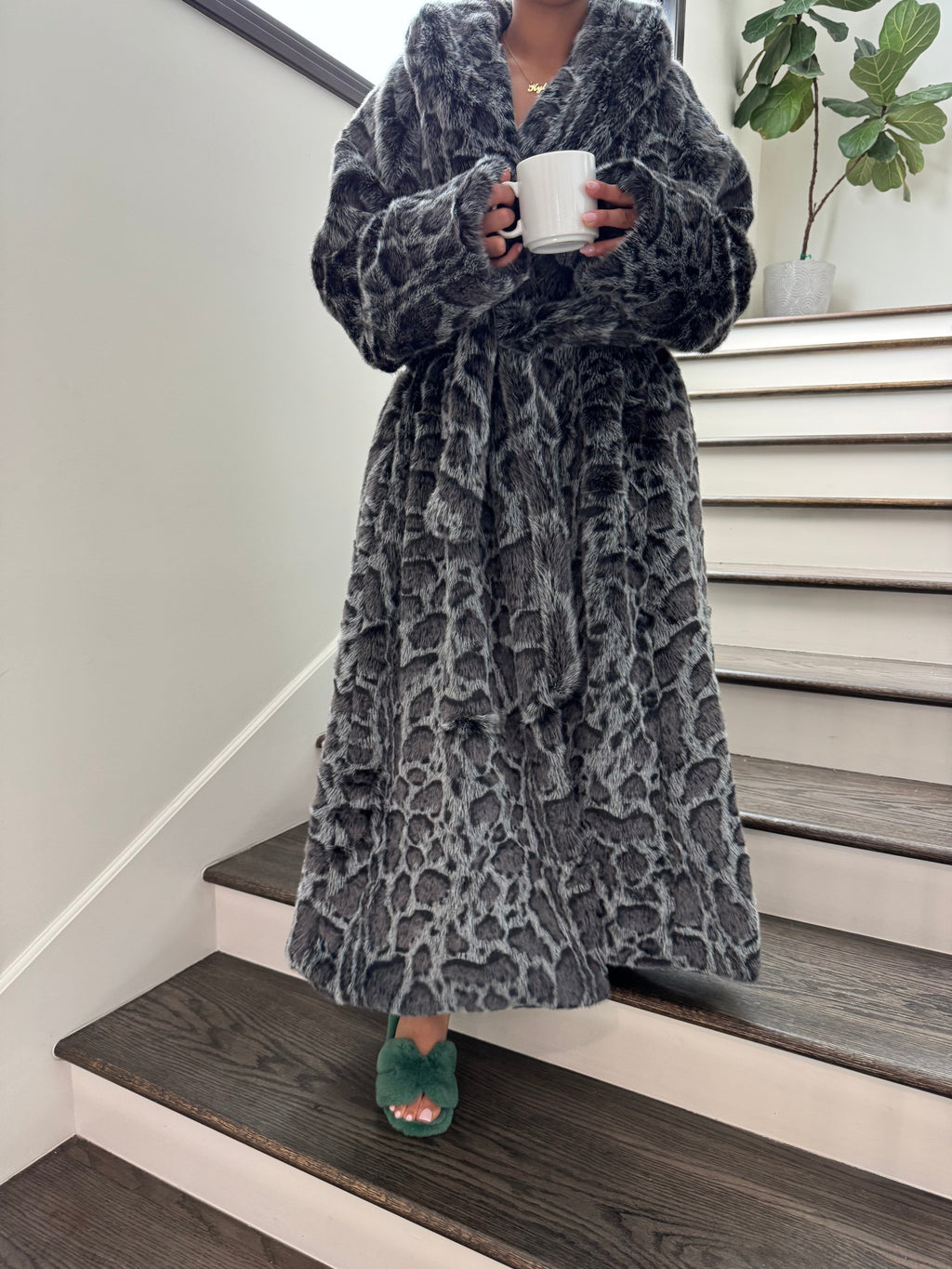 Elegant Luxurious Soft Faux Mink Robe – Indoor/Outdoor Wear, Unisex - MINKO 12 Black Leopard