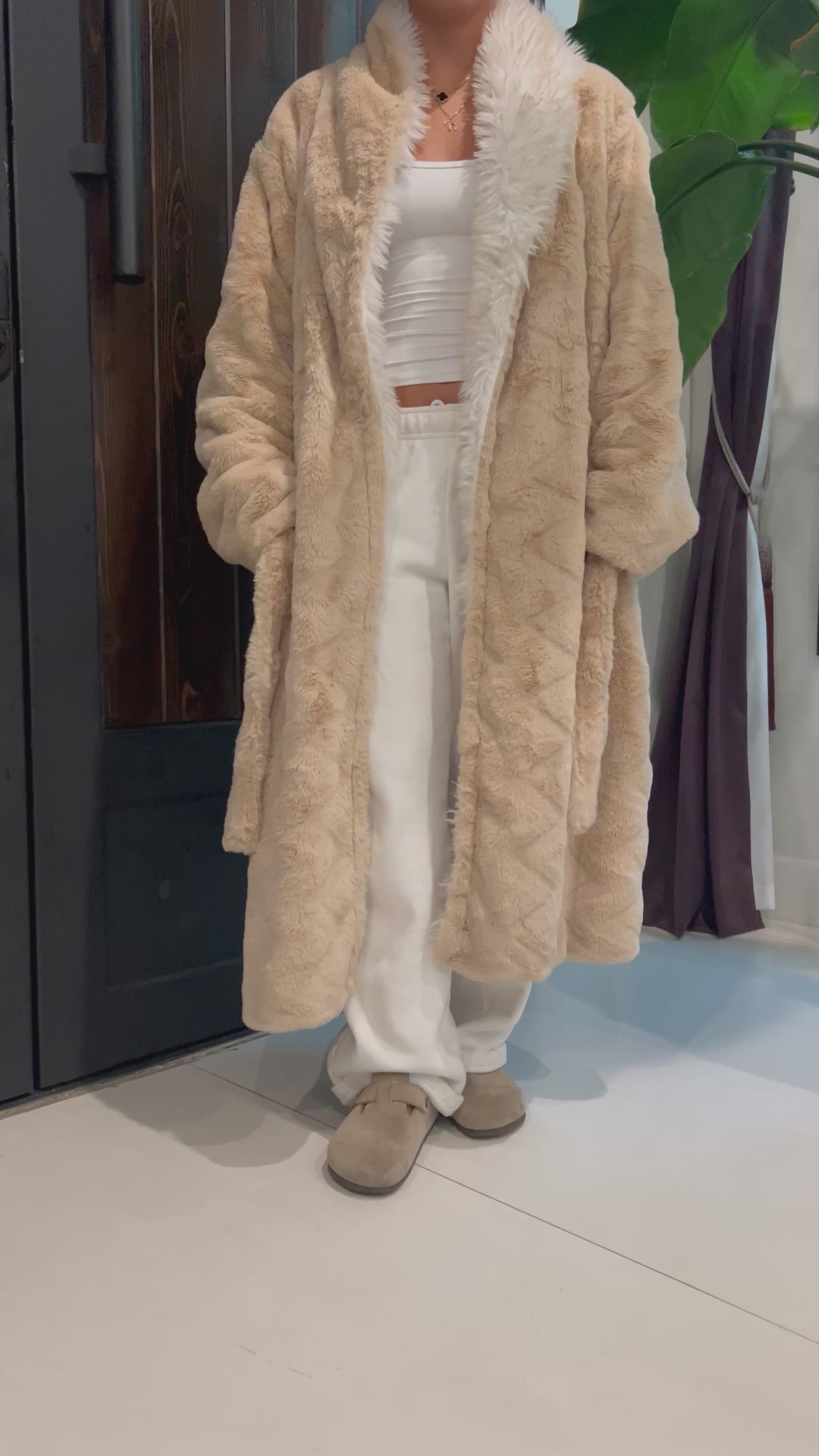 Stylish Sandy Beige Soft-Touch Robe with Two-Tone Ivory Velvet