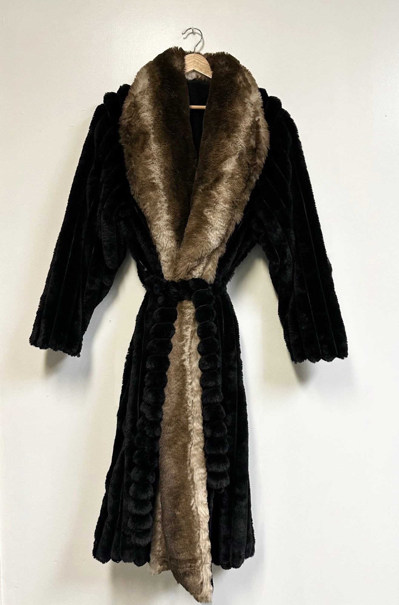 Faux Fur Long Sleeve Robe / Coat Black – Makymo