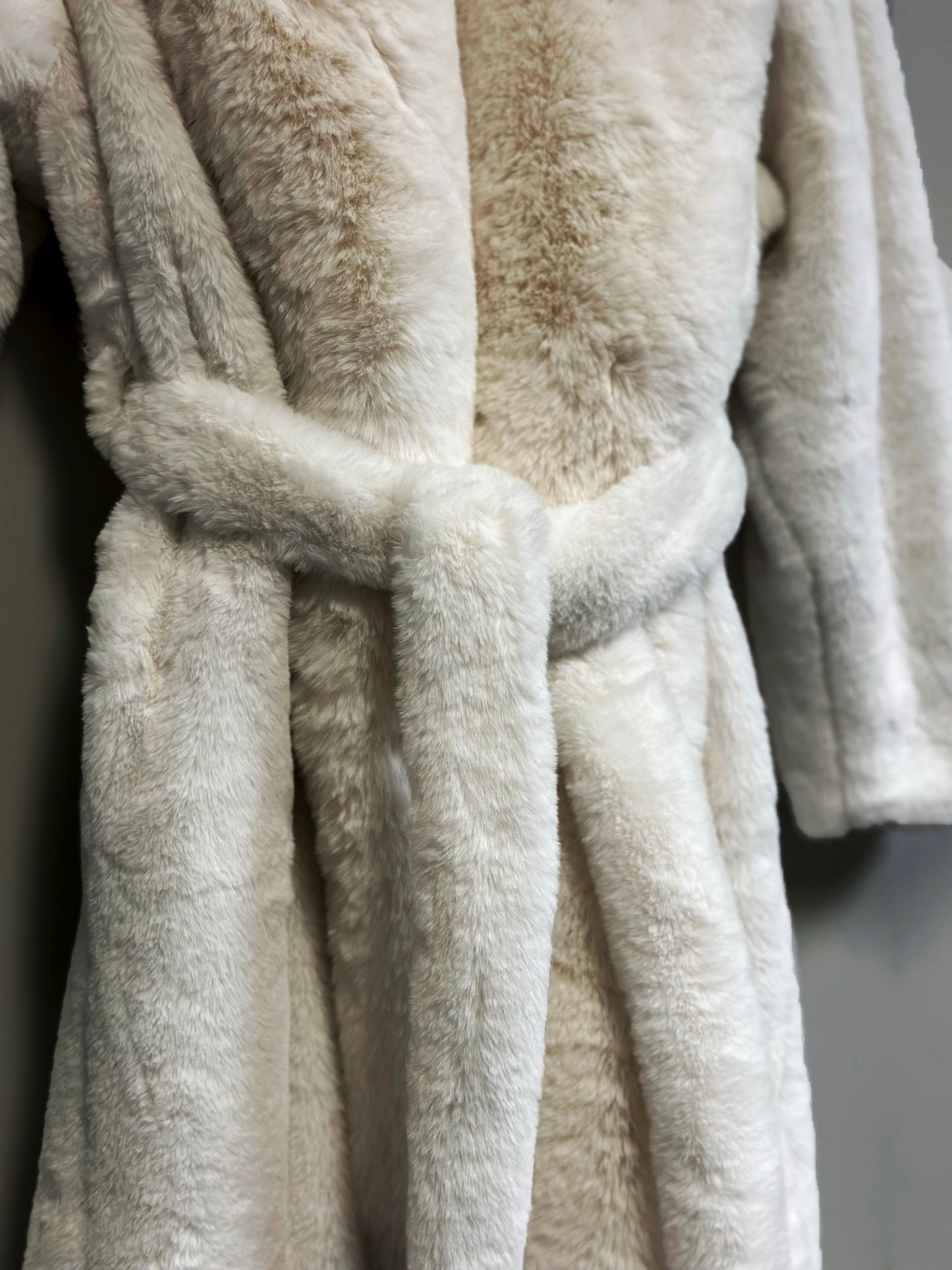 Faux Fur Luxury Long Sleeve Robe / Coat Off White
