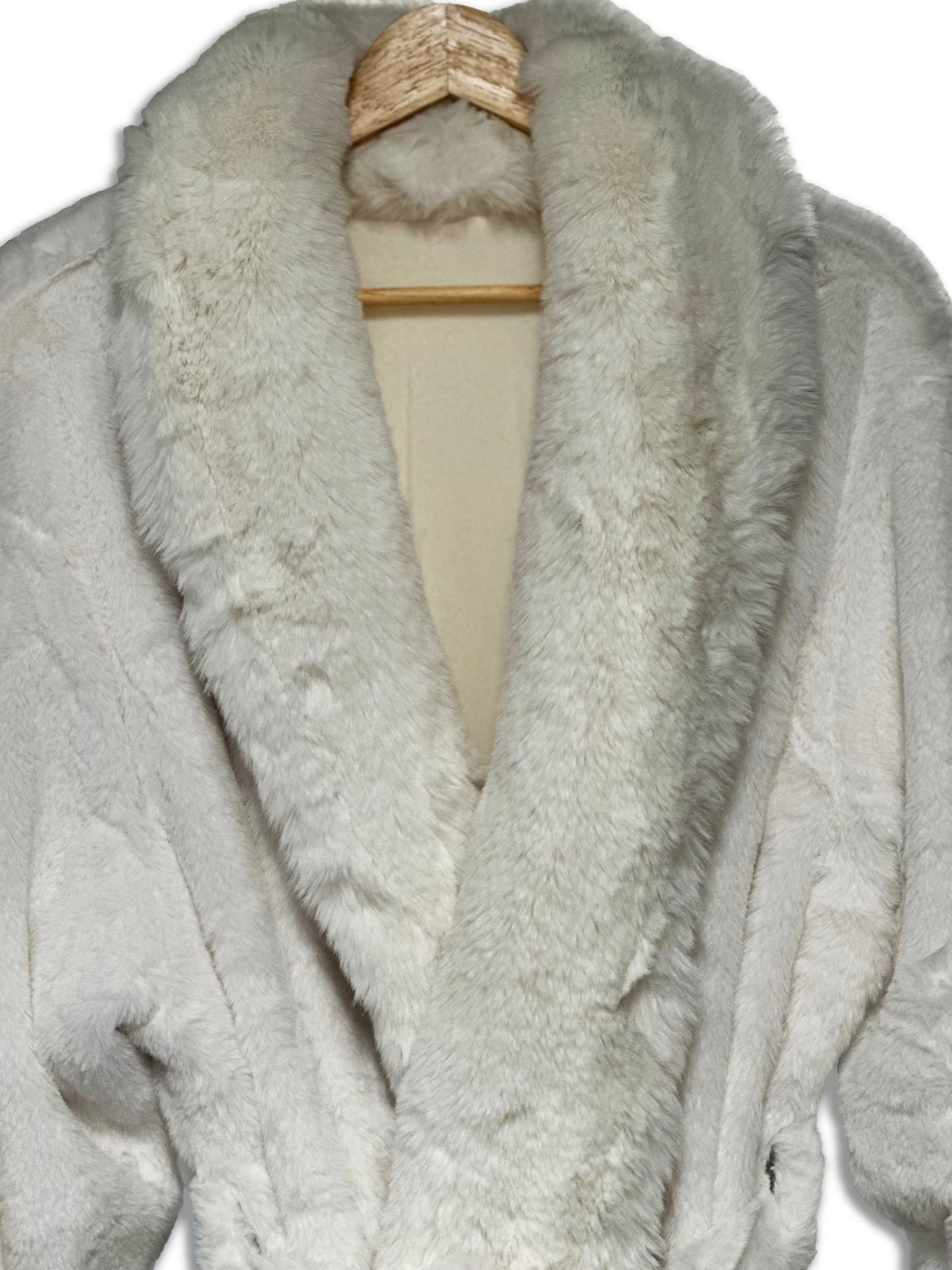 Faux Fur Luxury Long Sleeve Robe / Coat Off White