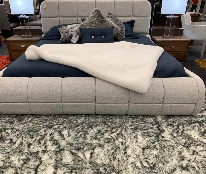 High Quality Soft Cozy Fuzzy Faux Fox Fur Area Rug / Carpet