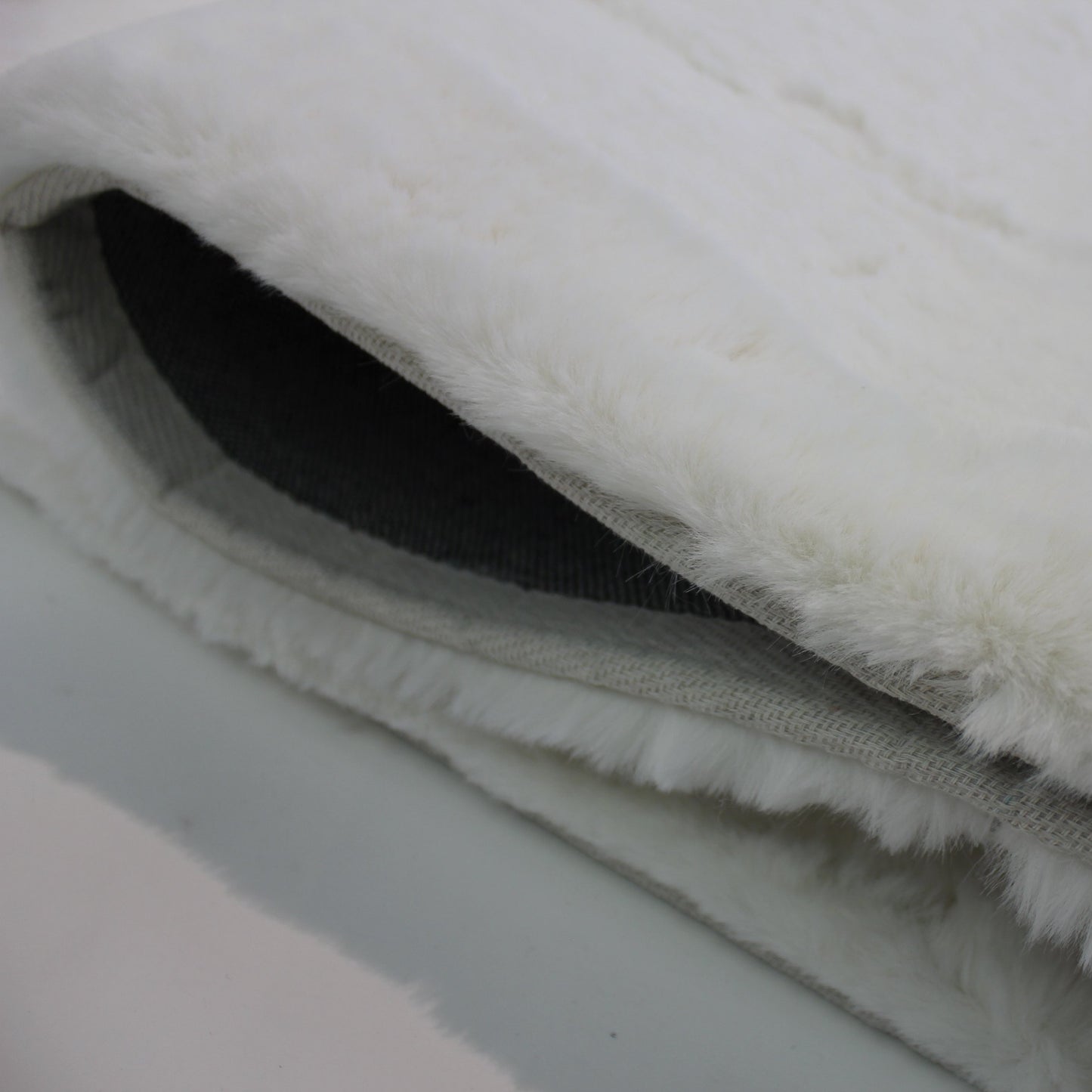 Cozy Bath Mat Faux Fur Area Rug / Carpet